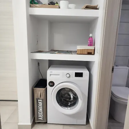 Cozy Corner Apartment *